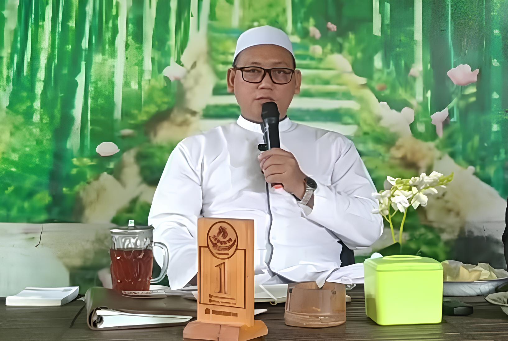 Ustadz Dwi Agus Wahyudi, S.E. saat mengisi kajian hapus riba di Bojonegoro (7/12)